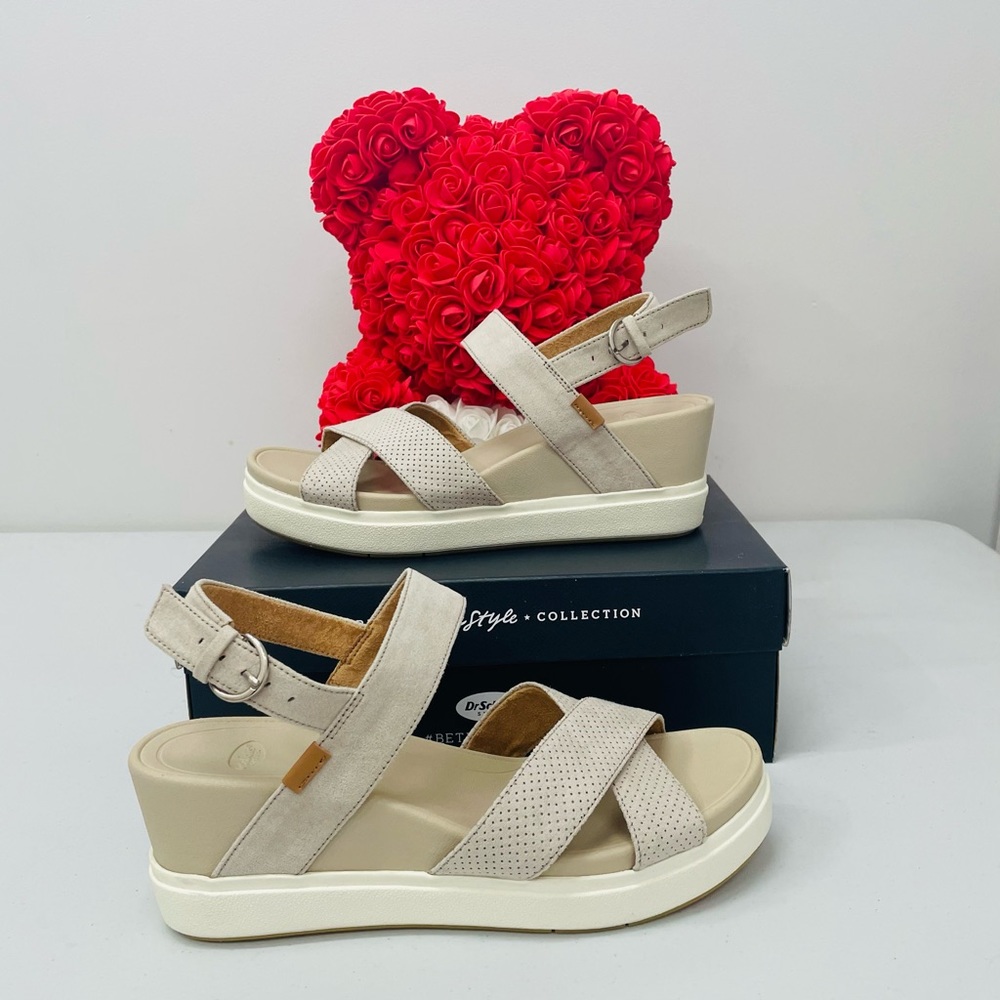 NWT Dr. Scholl’s Wedge Comfortable Sporty Sandals Beige